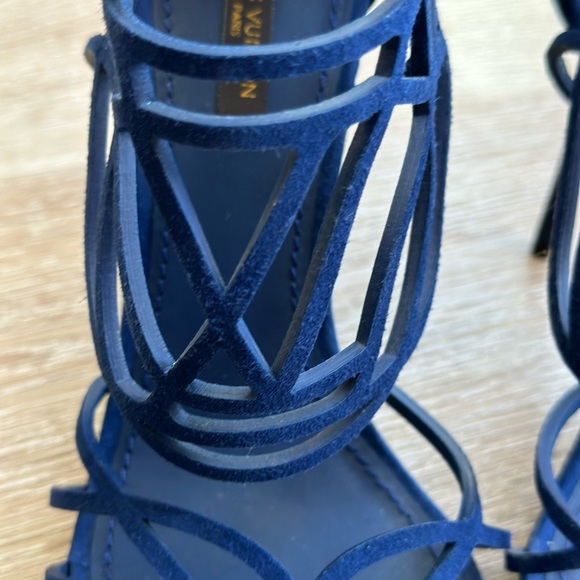 Louis Vuitton caged blue suede Stilletos . Never worn. Rare. - Picture 3 of 6
